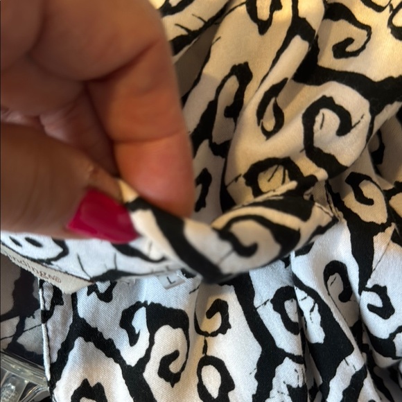 Soft Surroundings Black and White Notched Collar Blouse with Back Elastic Size L - Picture 8 of 8